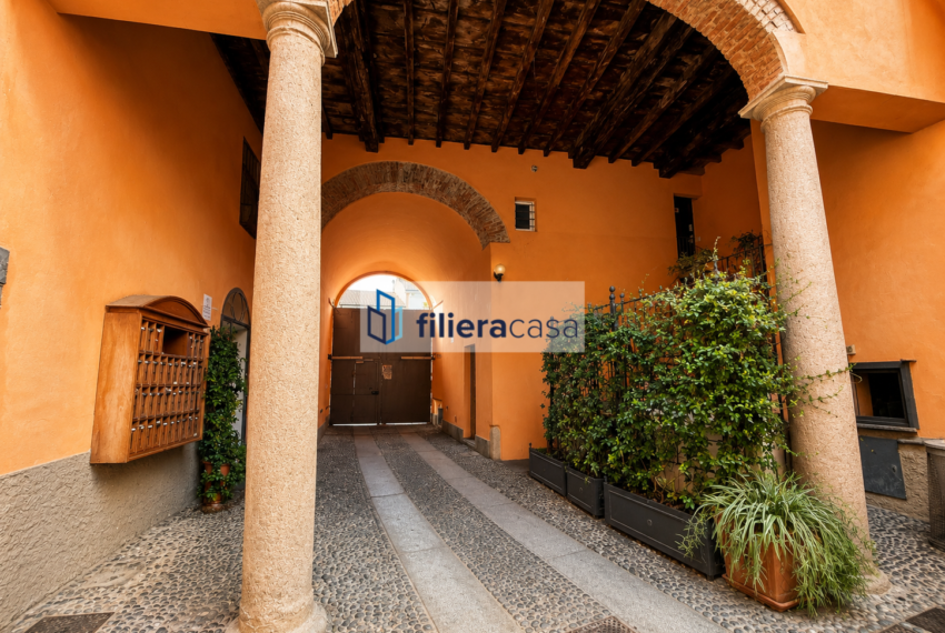 ingresso cortile